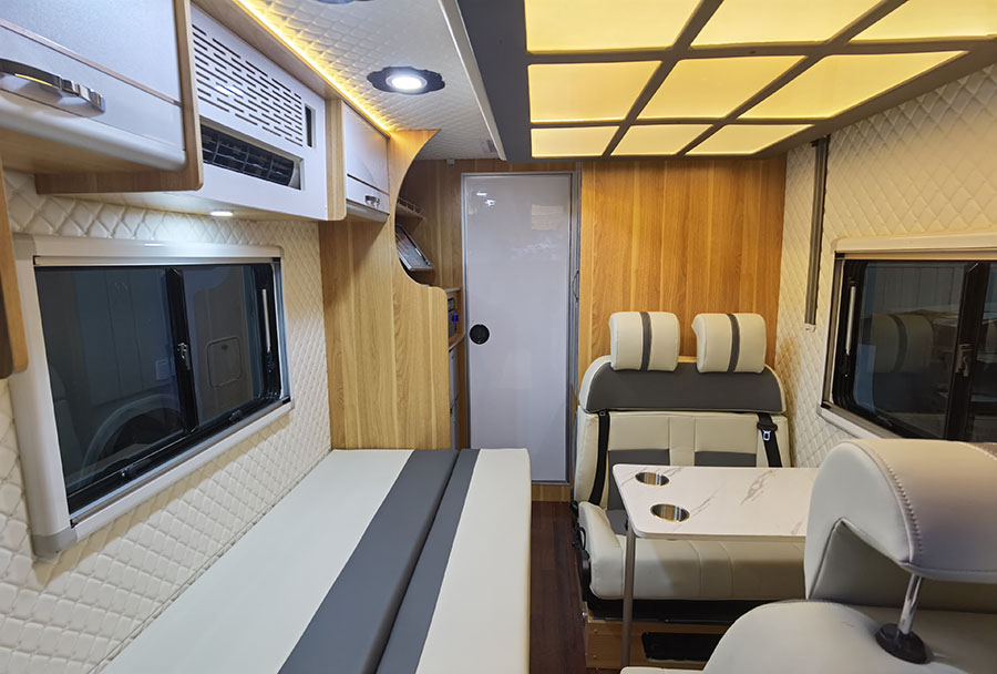 福特新全順小額頭C型房車(chē)5